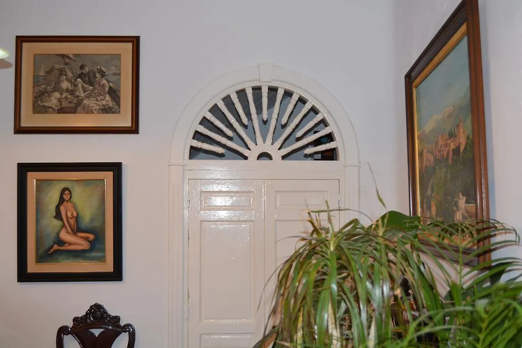 Hostal Mena Nerja 3*,